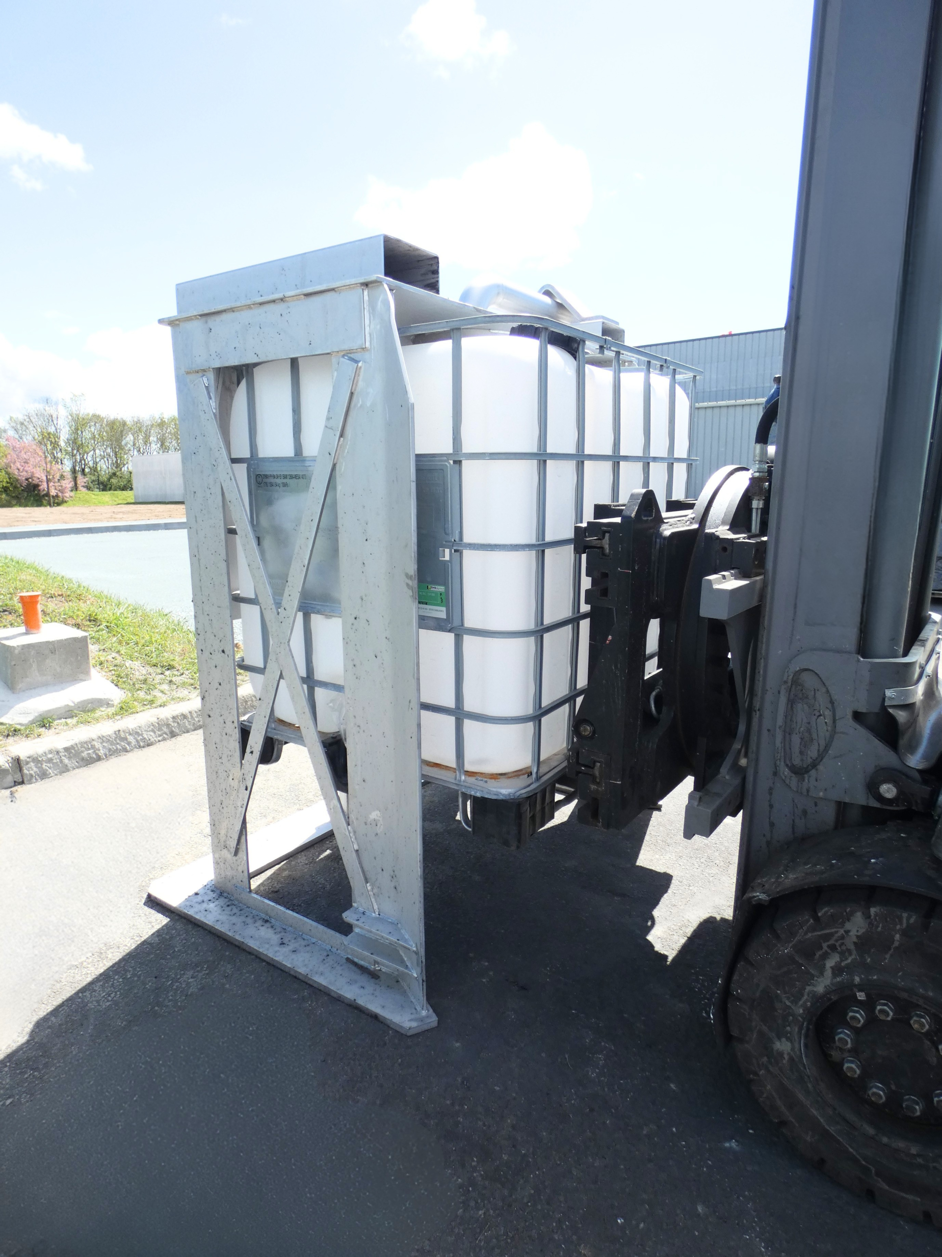 cage de vidange d’acides avec raccordement latéral camion